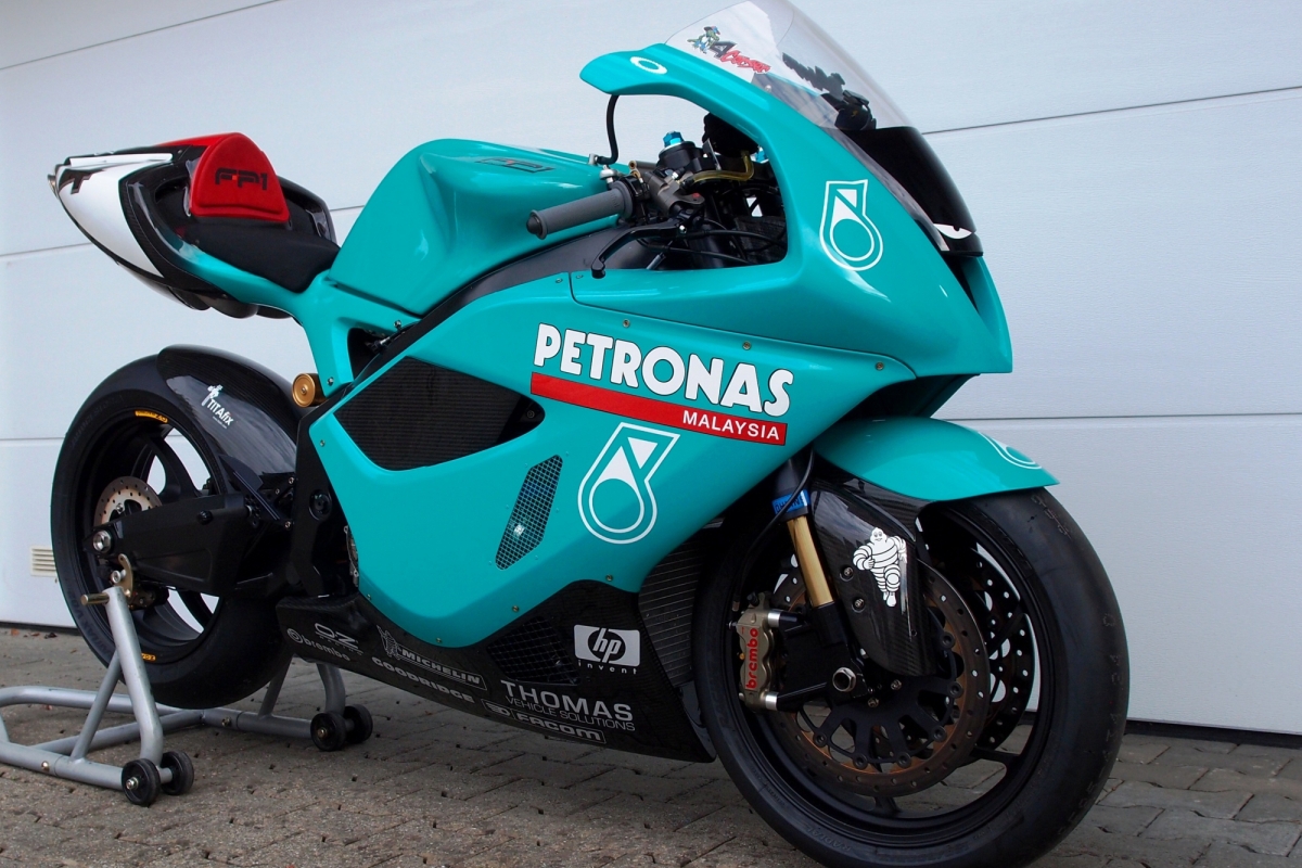 Petronas FP1 Corser 2003 Foggy 3 Petronas FP1 Corser 2003 Foggy 3