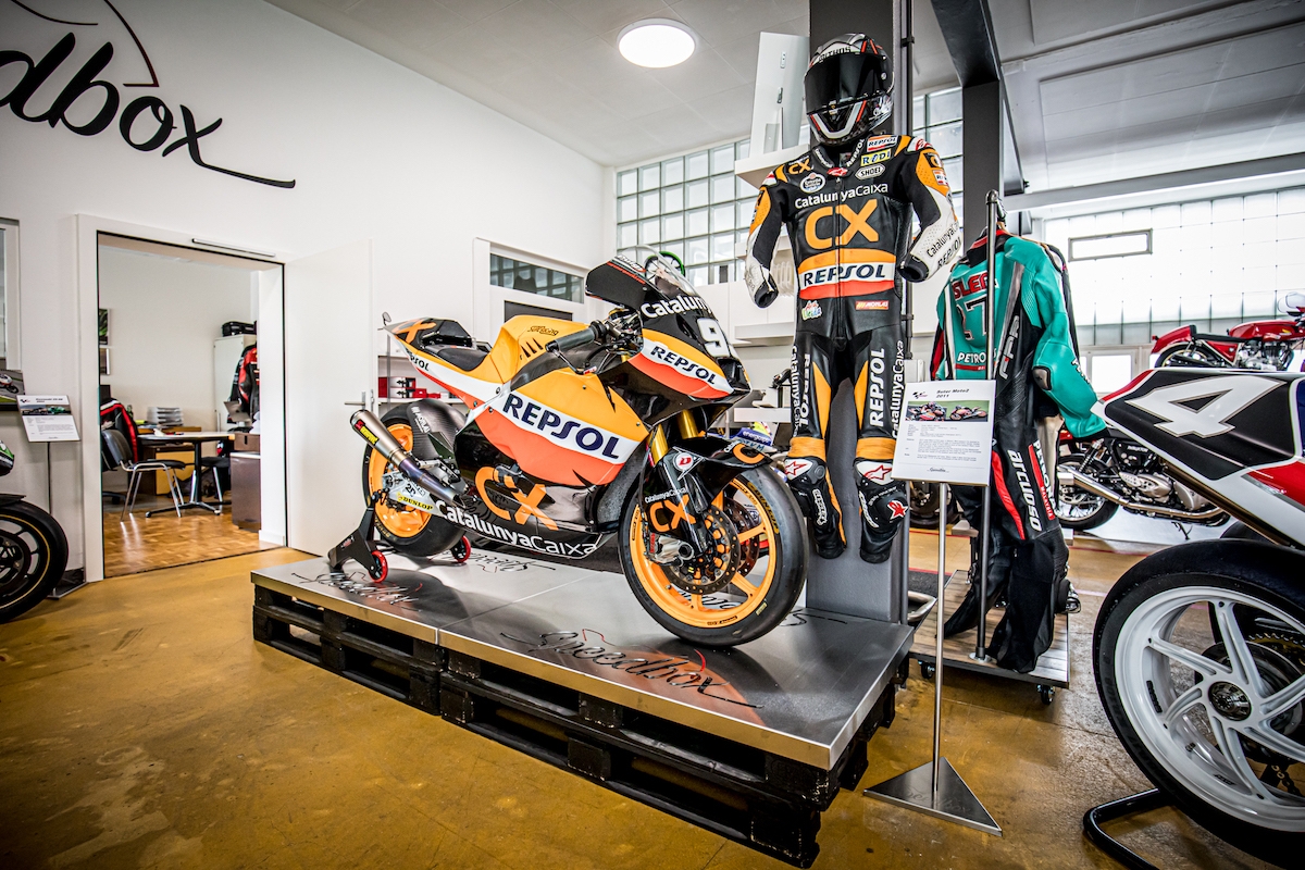 speedbox_showroom_marquez_moto2_suter_2