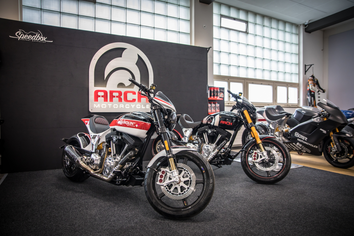 speedbox_showroom_panolin_arch_motorcycle