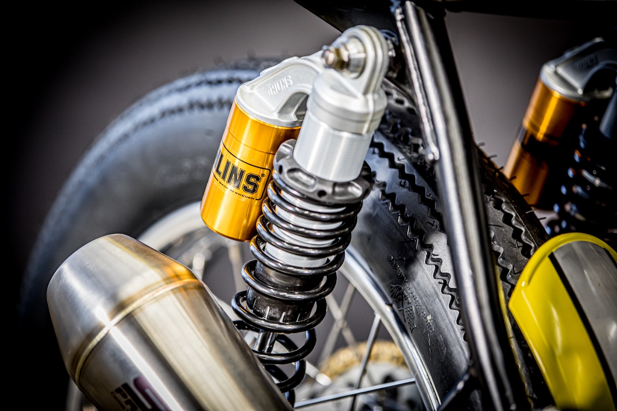 Custom Motorrad Speedbox One Studiobild Fahrwerk Öhlins